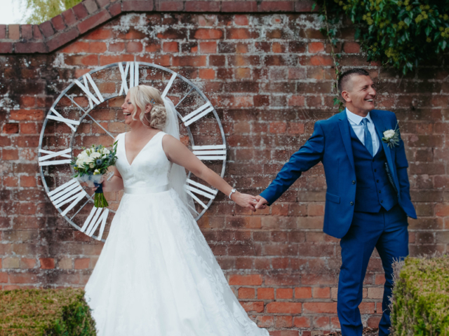 Wedding couple in the garden