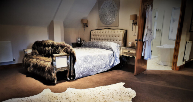 Warwickshire Hen House Bridal Suite2